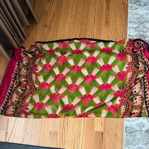 Vibrant Floral Scarf 🧣 vintage green, red, black